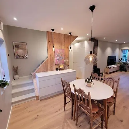 Trivelig Hus Med Perfekt Beliggenhet! *